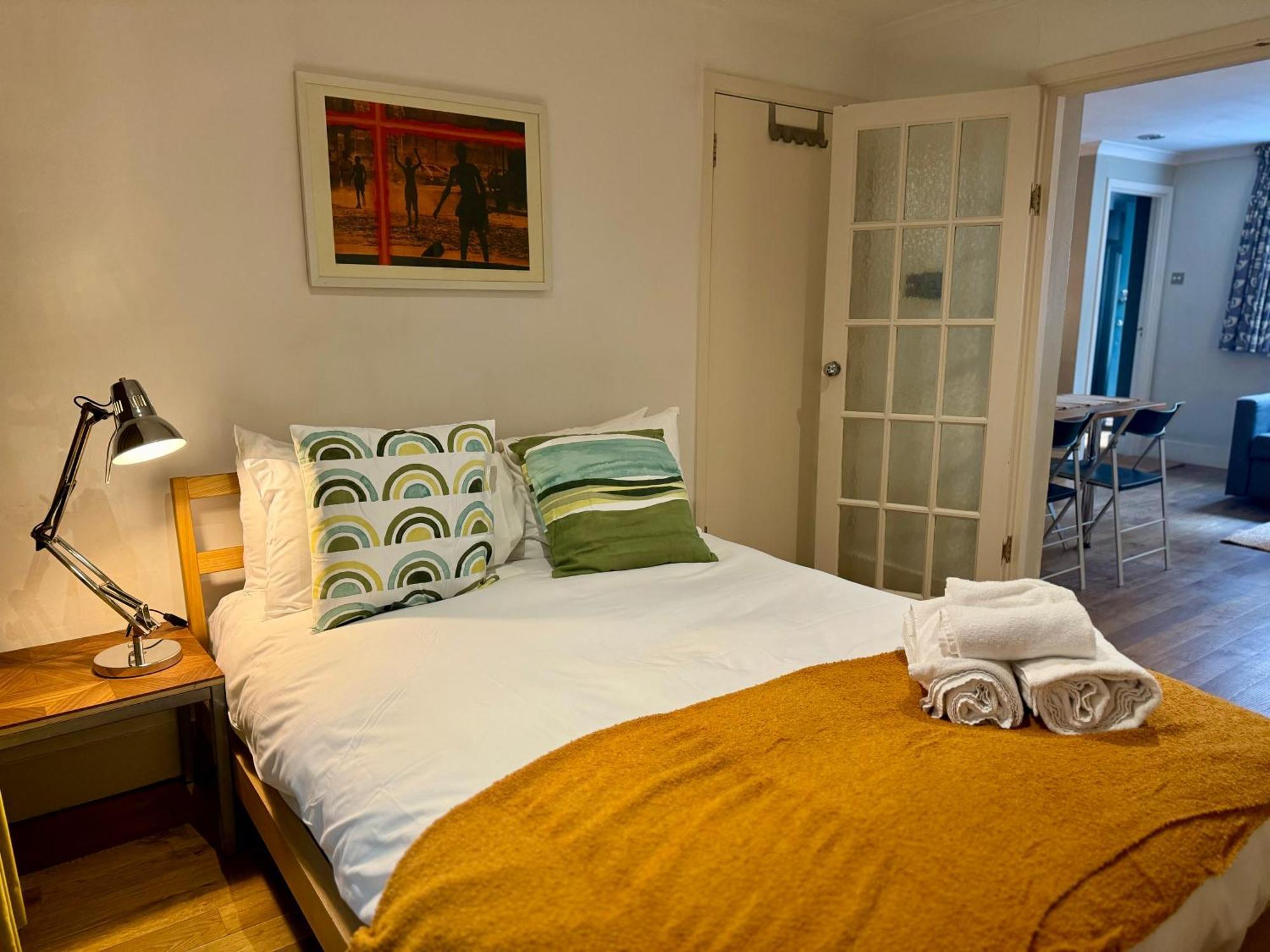 Regent Park Apartment *