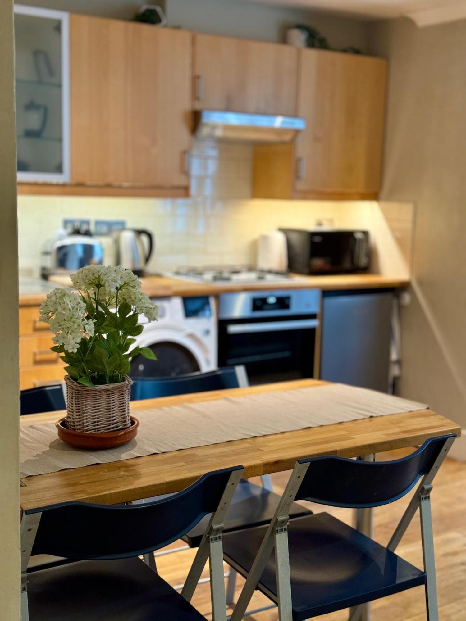 Regent Park Apartment *